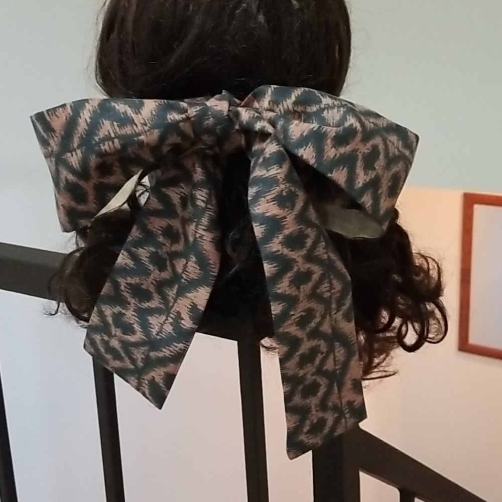 Bow In Back Face Mask - Picture 2 of 8
